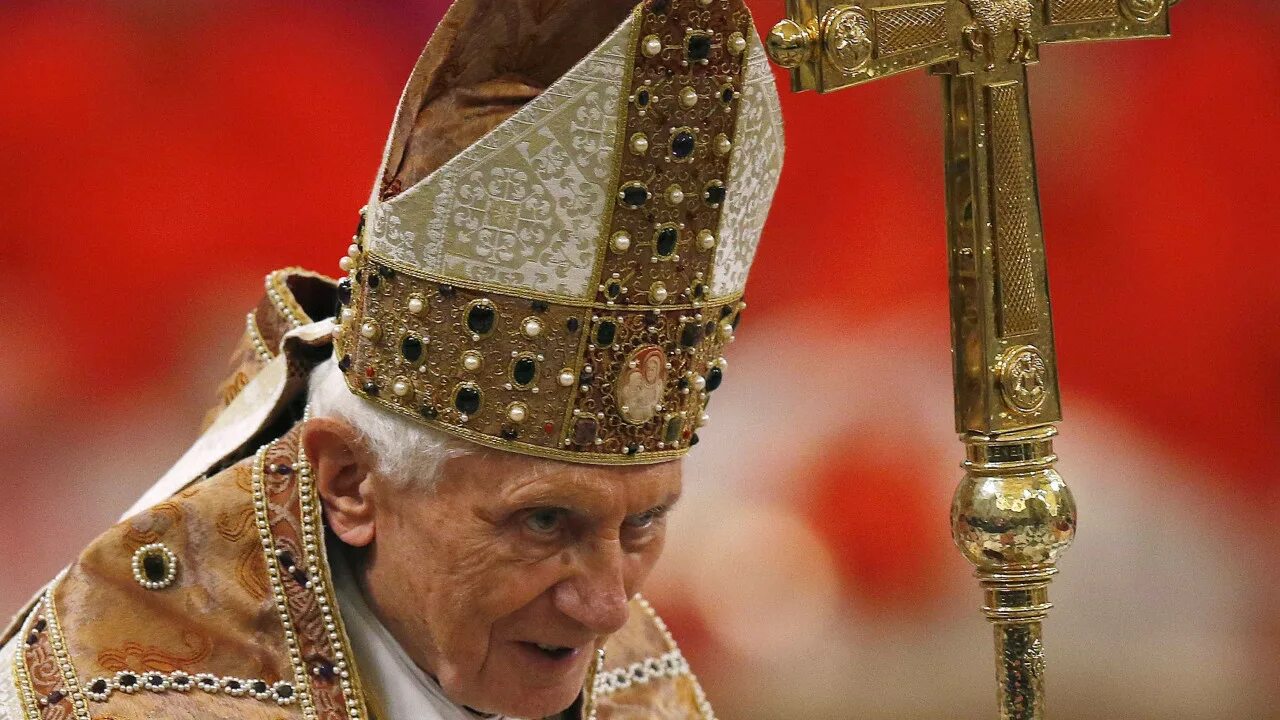 Тиара папы Римского. Корона папы Римского тиара. Митра шапка папы Римского. Папская тиара Франциска.