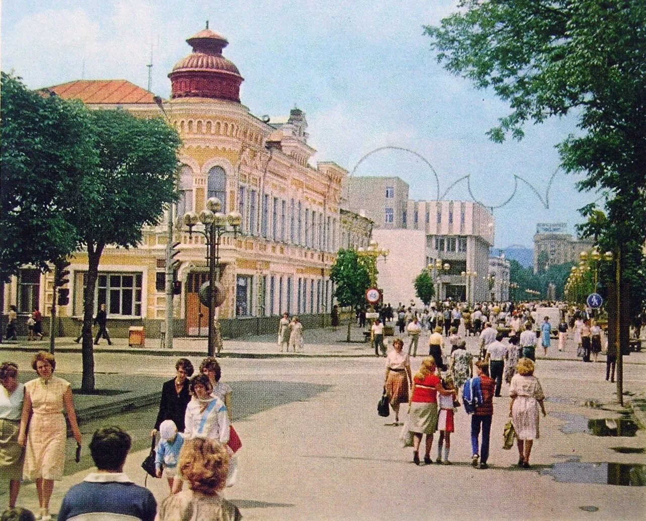 Справочник саратов. Проспект Кирова Саратов 1980. Саратов проспект Кирова 90-е. Проспект Кирова Саратов 1990. Саратов 1960 год проспект Кирова.