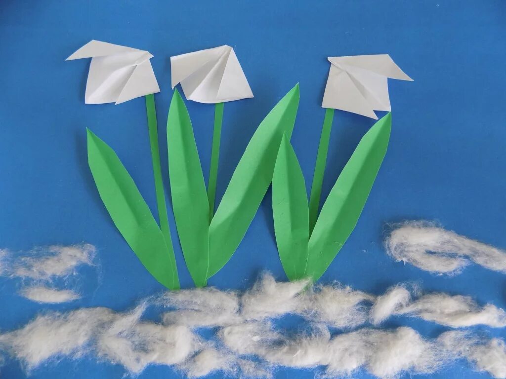 Весеннее оригами. Весенняя аппликация для детей. Аппликация на весеннюю тему. Поделка подснежники.
