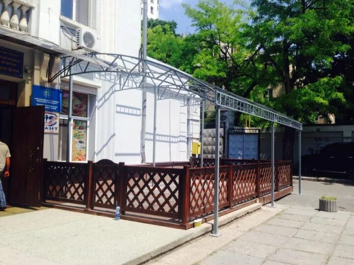 Выдвижной навес для дачи. Пергольная маркиза летнее кафе краснодар. Навес для летнего кафе. Пергольная маркиза летнее кафе краснодар. Пергольная маркиза для кафе.