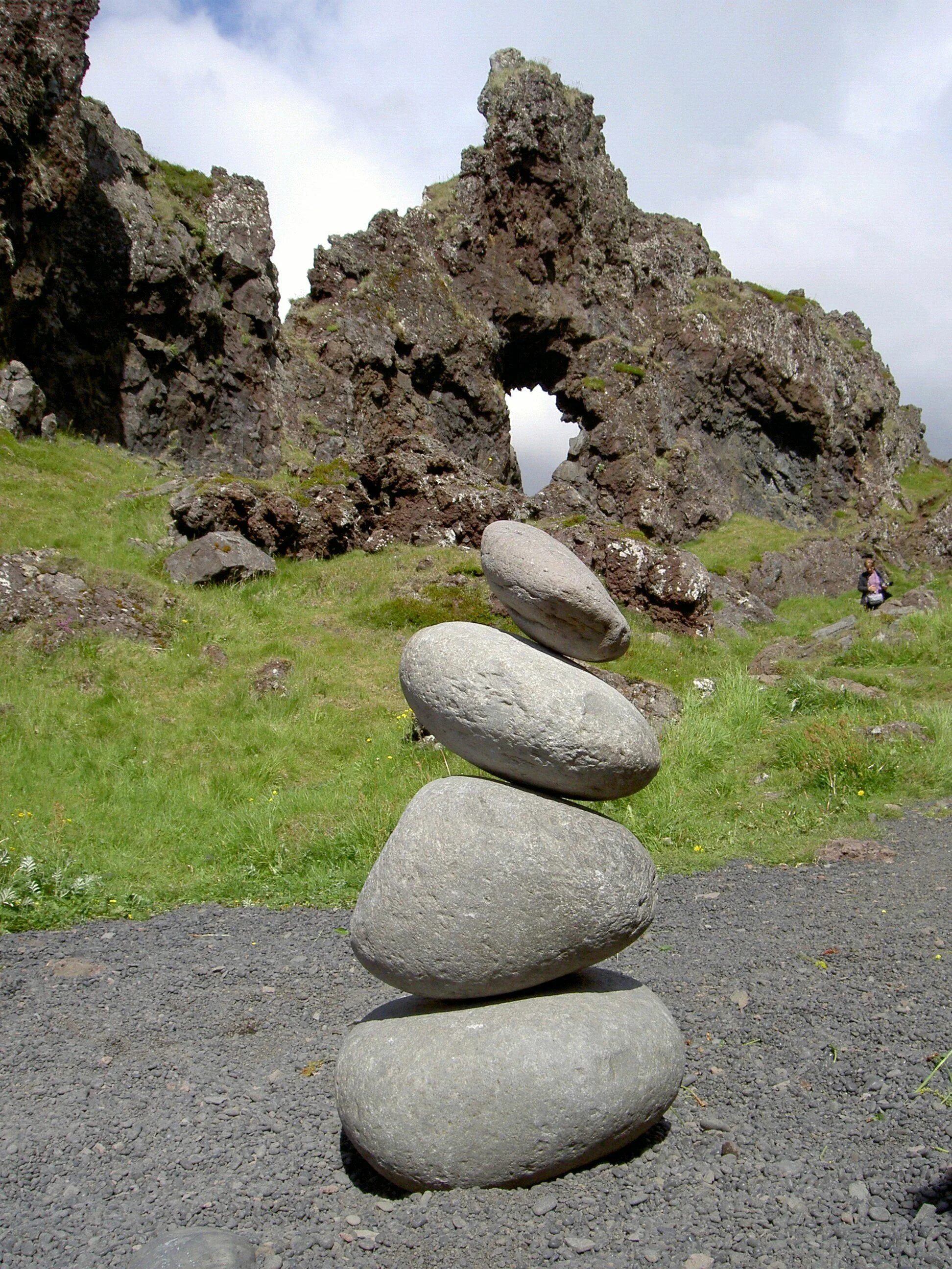 Stones википедия. Каменный мир. Поднятие камня. Подъем валунов. Живописный валун.