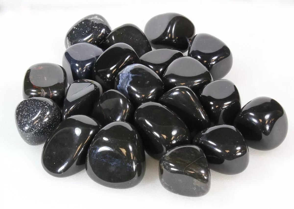 Оникс камень черный. Оникс обсидиан. Черный Оникс / минерал. Черный Оникс Кристалл.
