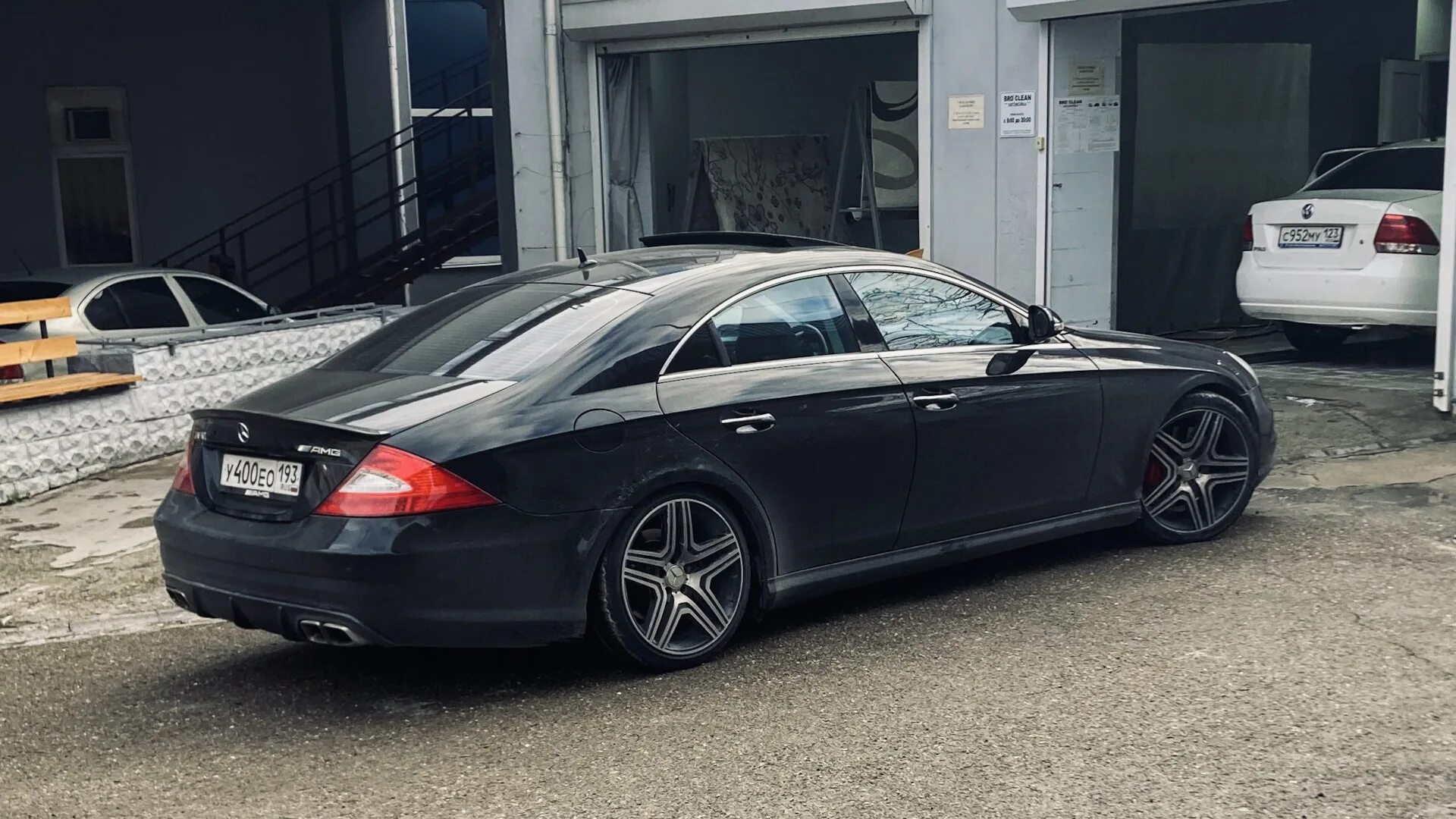 Mercedes benz cls 219. Мерседес банан 2007. Мерседес банан cls. Фотки цлс банан. Фотки цлс банан.
