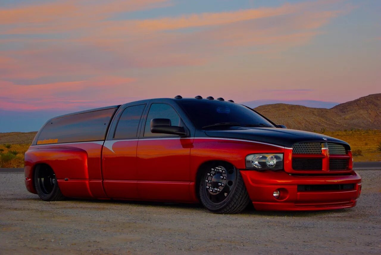 Д2 тюнинг. Dodge ram стенс. dodge ram stance. тюнингованные додж рам. dodge ram тюнингованный.