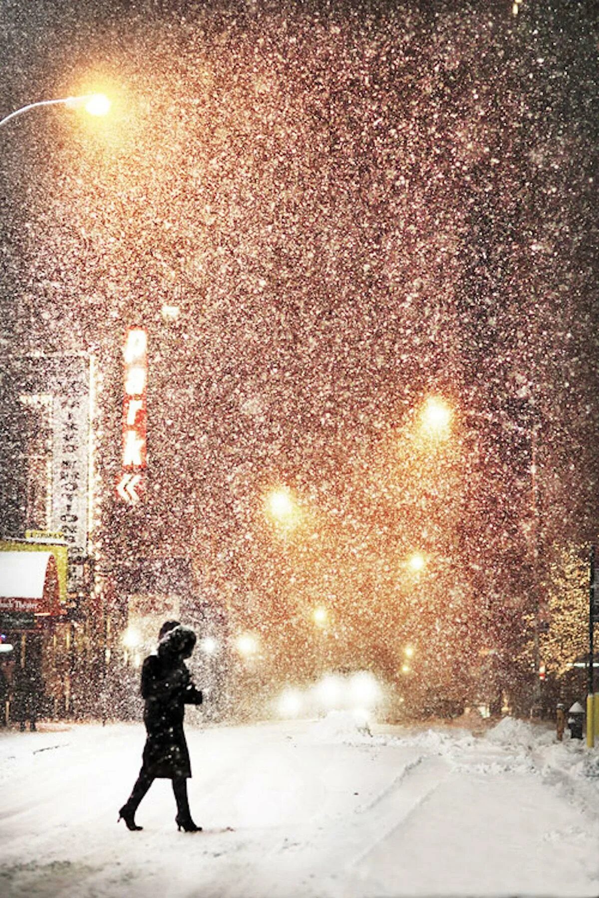 Падающий снег на улице. Падает снег в городе. Красивый снегопад. Зима снегопад. Падающий снег.