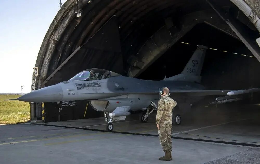 F16 phantom. Ф 16 истребитель. Истребитель сша f-16. F-16 вооружение. F16 новости.