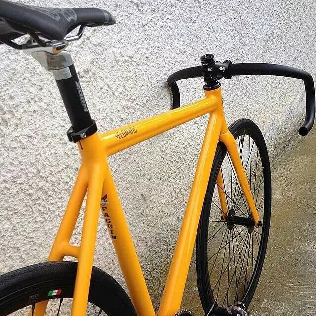Валберис купить фикс про. Желтый велосипед. Желто черный велосипед. Расцветки велосипедов. Черно желтый велосипед.