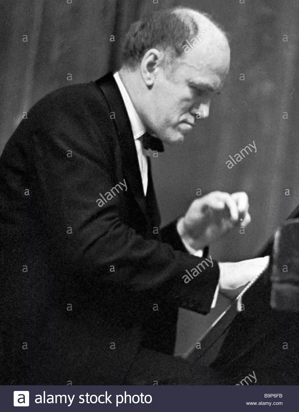 Гениальный рихтер однажды сказал хорошая музыка. Рихтер святослав теофилович. Рихтер непокоренный. 1915 святослав рихтер, пианист. Гениальный рихтер однажды сказал хорошая музыка.