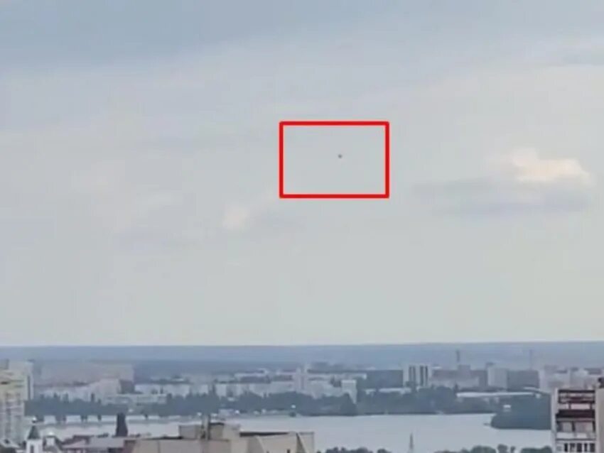 Бпла воронеж московский проспект. Атака беспилотников. Дрон в первомайском. Беспилотники в небе. Бпла воронеж московский проспект.