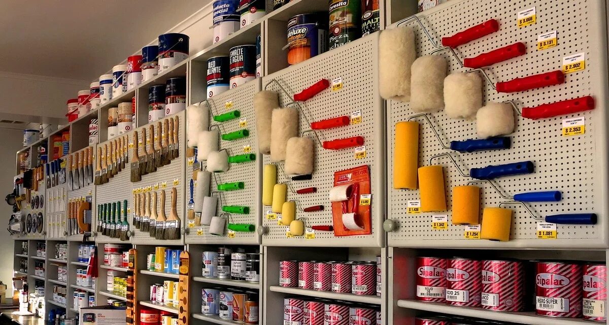 Выкладка в строительном магазине. Витрина магазина инструментов. Витрина магазина стройматериалов. Музыка для магазина строительных материалов. Супермаркет стройматериалов.