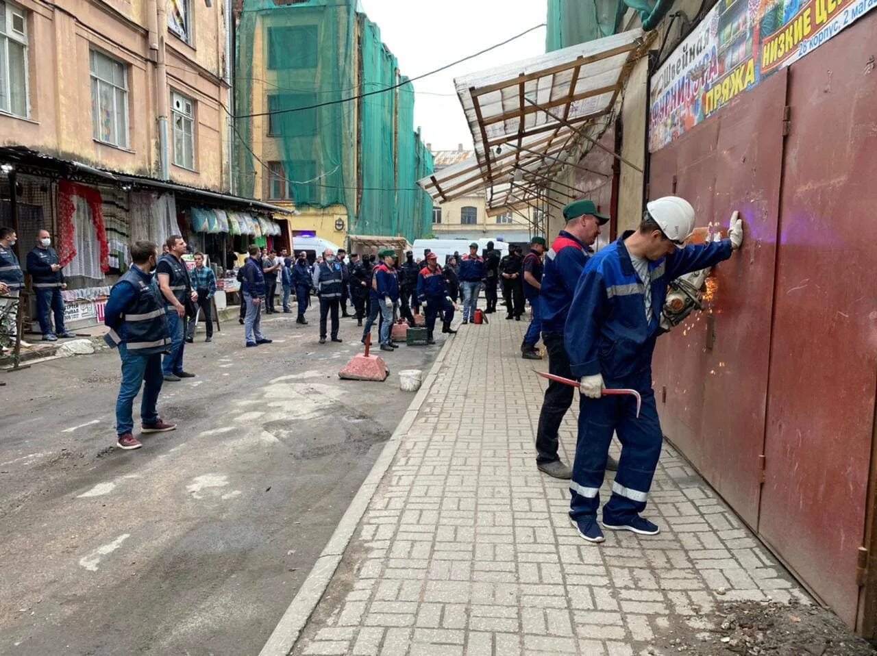 Питер криминальный город. Апраксин двор Санкт-Петербург. Апраксин двор СПБ. Апраксинский рынок в Санкт-Петербурге. Рынок в Питере апрашка.