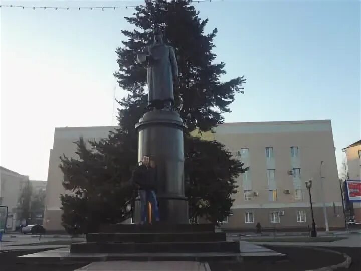Улица генерала белгород. Памятник генералу апанасенко в белгороде. памятник и р апанасенко белгород.