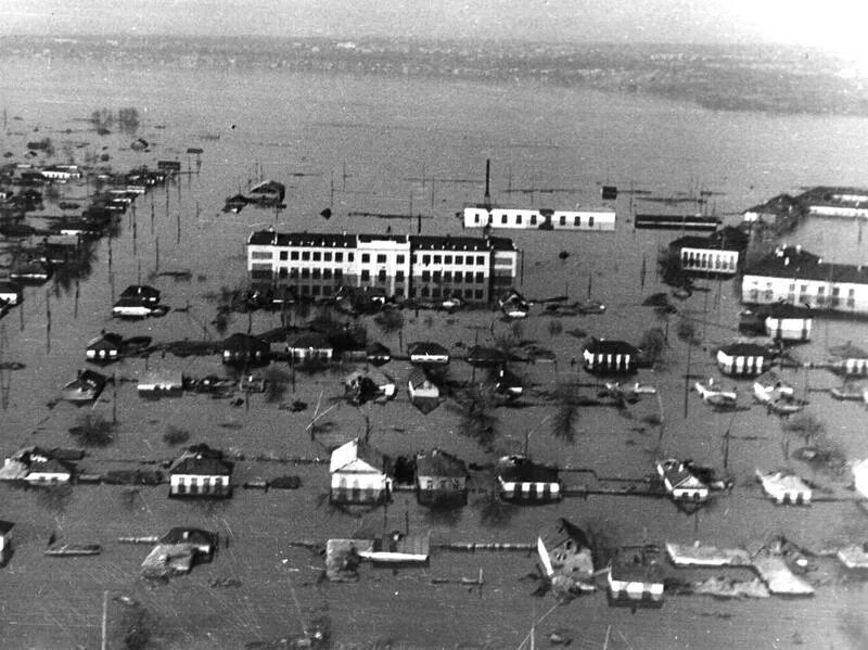 Какие улицы затопила в городе орске. Паводок в Орске 1957. Наводнение в Орске в 1957. Орск 1957 наводнение в Орске. Наводнение в Орске в 1957 году фото.