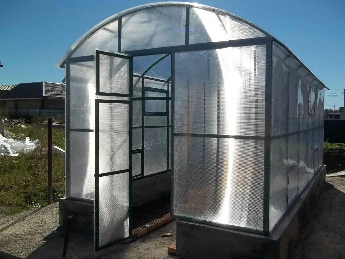 Оцинкованный профиль для теплицы 40х20. Теплица 3х6 оцинкованный профиль поликарбонат. Теплица из оцинкованного профиля. Парник из профиля. Теплица оцинкованная реклама.