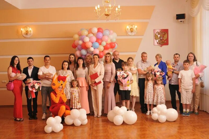 Заведующая загсом новотроицк. Загс новотроицк официальный сайт. Заведующая загсом новотроицк. Загс новотроицк фото. Свадьба загс.