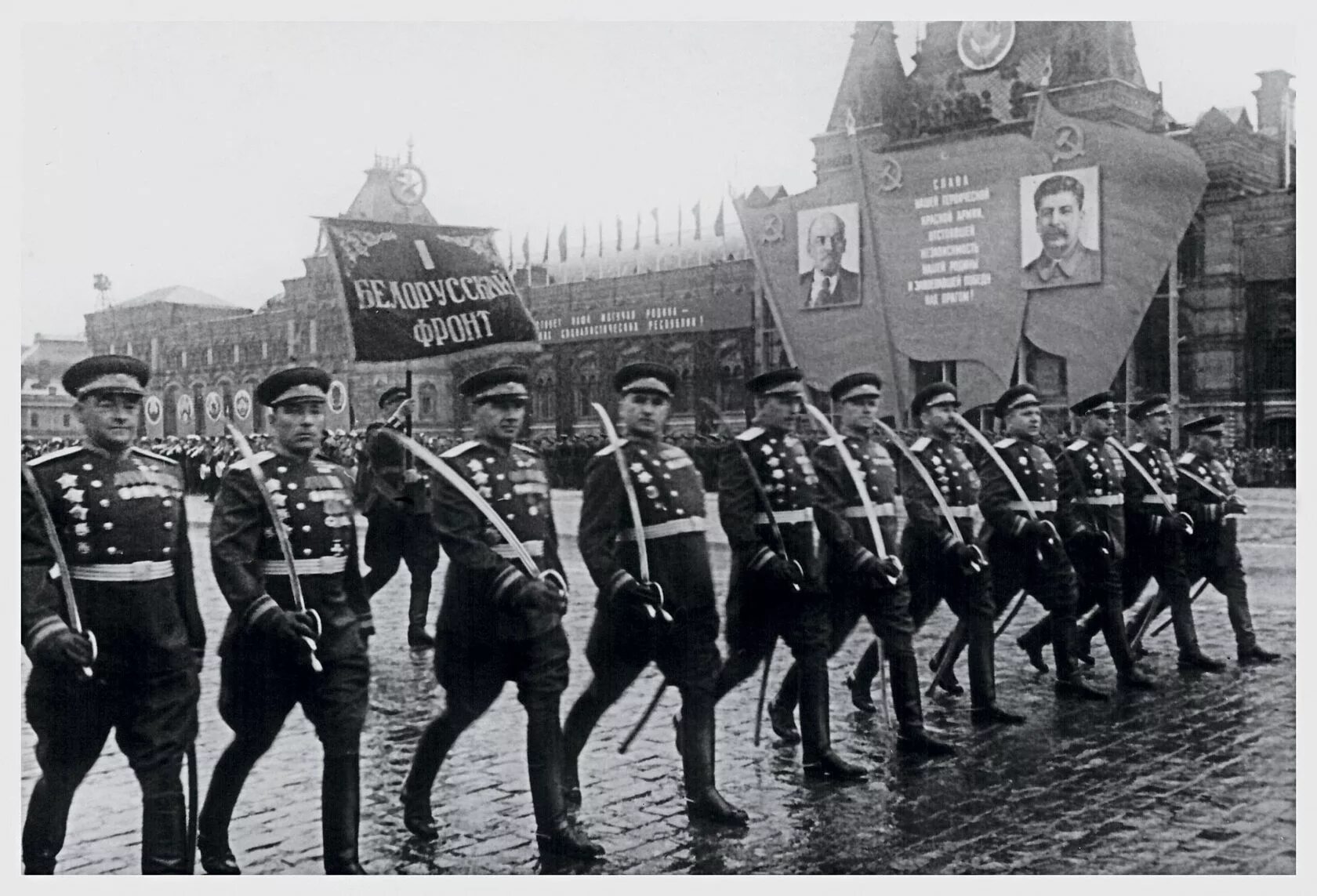 Первый парад Победы 24 июня 1945 года. Маршал который командовал парадом Победы 1945. Парад Победы в Москве 1945г. Парад Победы 1945 украинский фронт. Командующий 1 го белорусского фронта