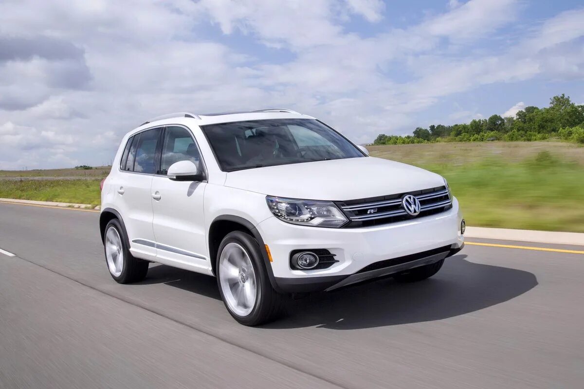 Машина volkswagen tiguan. VW Tiguan 2015. Фольксваген Тигуан 2014. Фольксваген Тигуан 2015. Volkswagen Tiguan белый 2015.