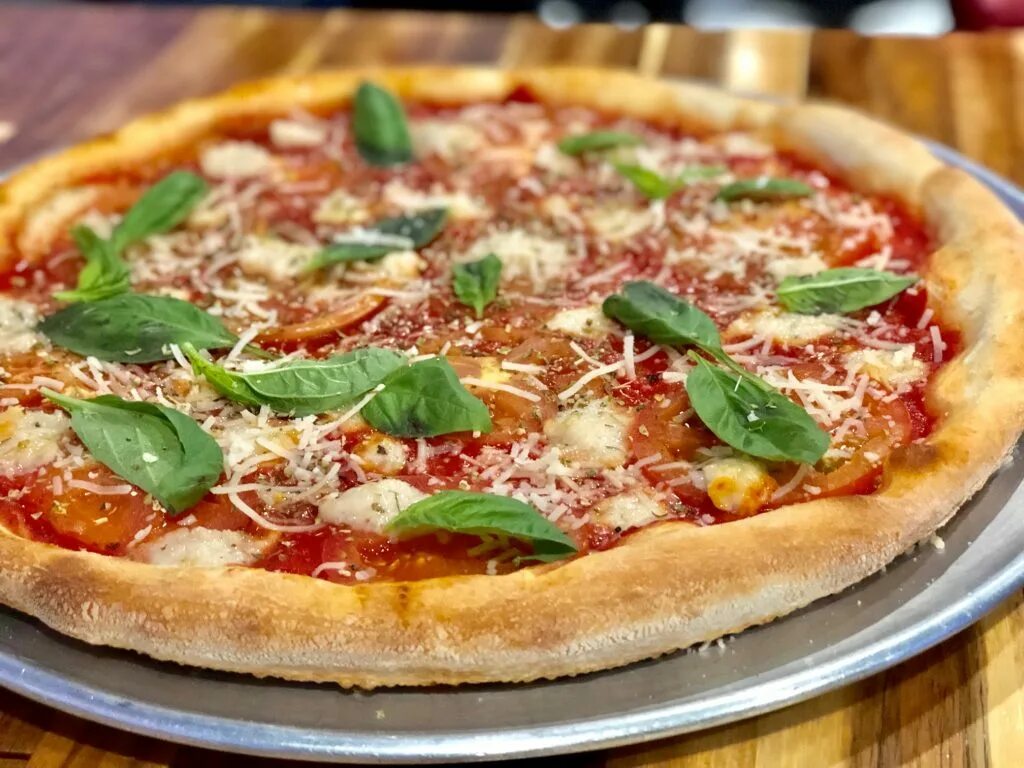 Сити пицца заказать. Пицца дей. Пицца с вермишелью. Римская пицца Вега. Пицца Берлускони.
