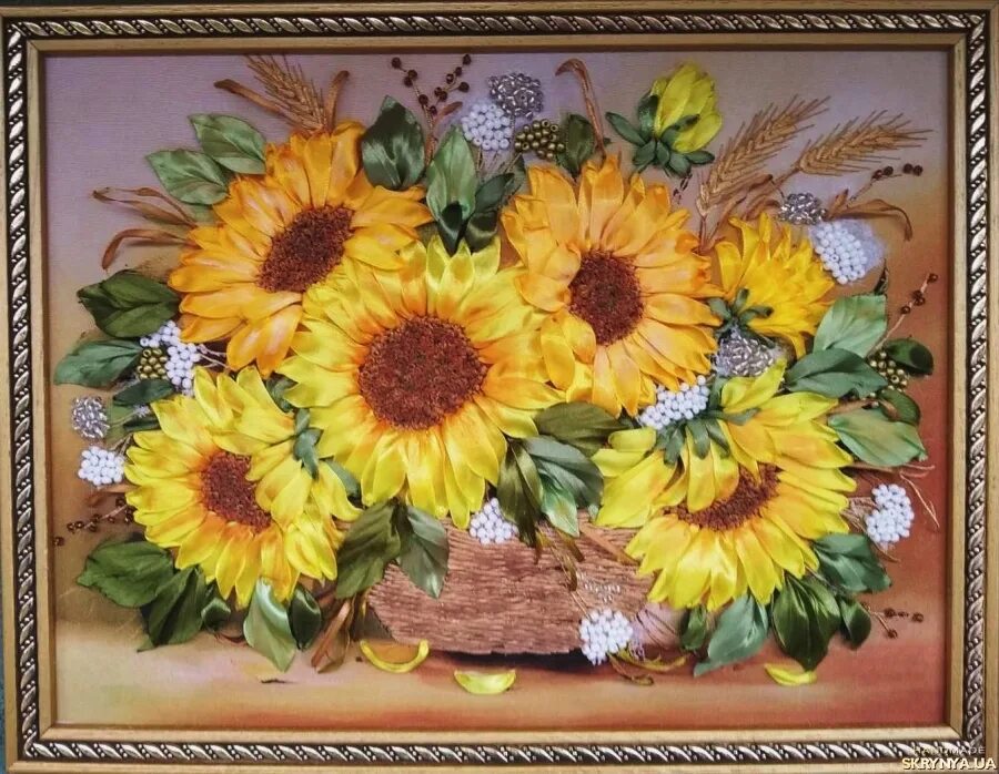 Подсолнухи вышитые лентами. Вышивка атласными лентами подсолнухи. Подсолнухи вышитые лентами. Вышивка атласными лентами подсолнухи. Подсолнухи вышиты лентами.