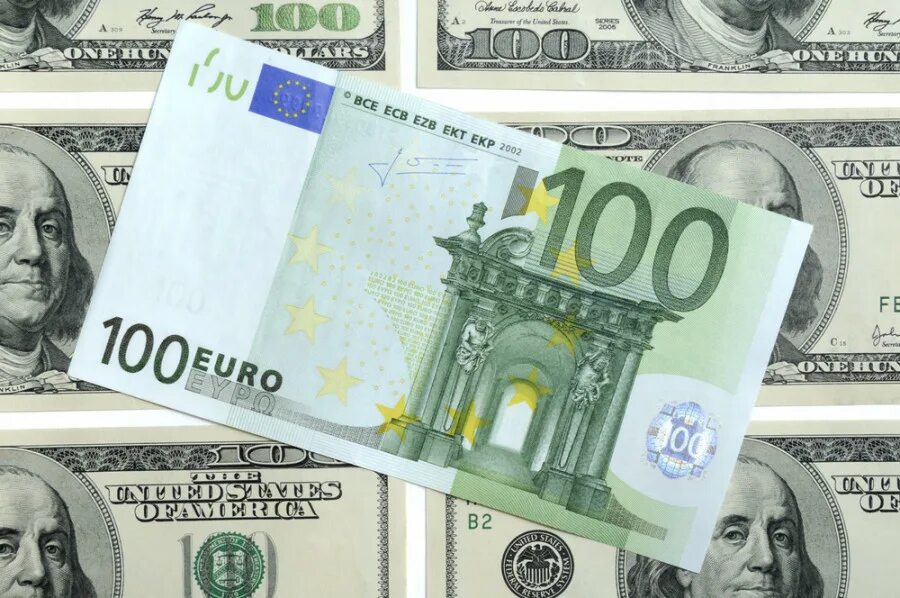 Переводить евро в доллары. Как выглядет дорл и евра. Доллар и евро. Как выгледит долар и жвро. Как выглядит доллар и евро.