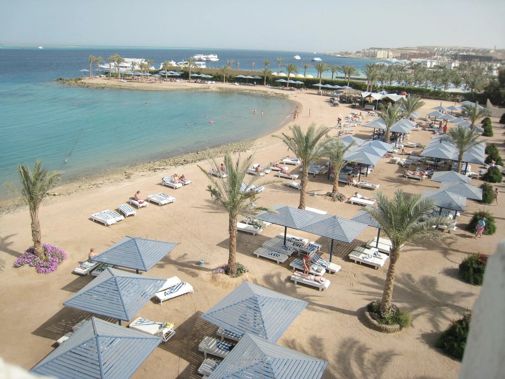 Отель в Хургаде Swiss Inn Resort Hurghada. Египет отель Реджина Хургада. Swiss Inn Resort Hurghada пляж.
