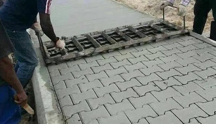 Тротуар быстро высыхал дул теплый западный. Тротуар быстро высыхал дул теплый западный