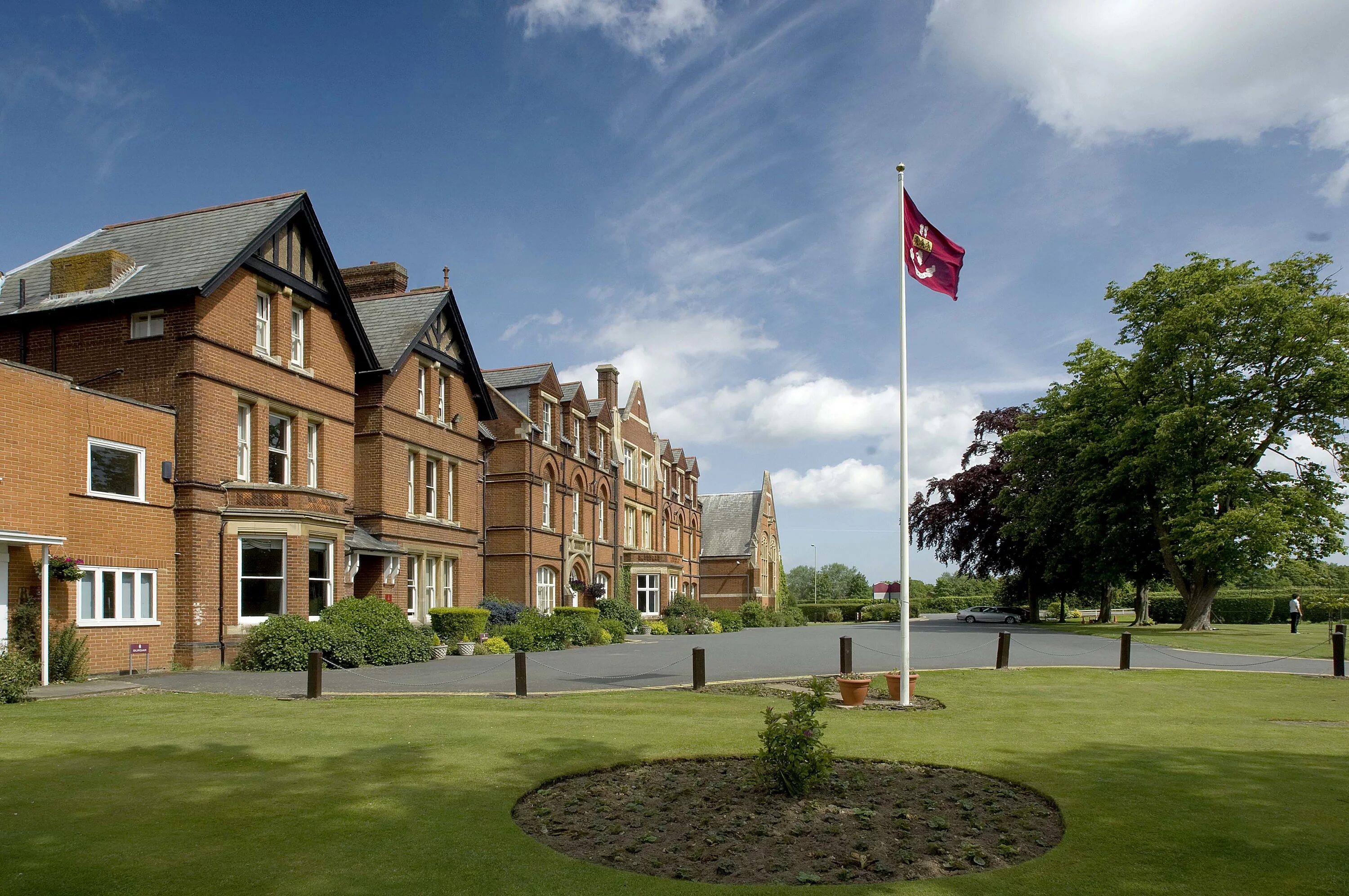 Лучшие американские школы. Canterbury College (колледж Кентербери). Кентербери школа в Британии. Кент Великобритания школы. Школа в Англии kind School Canterbury.