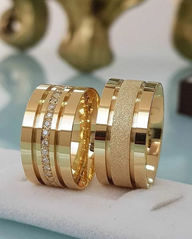 Широкие обручальные кольца. Необычные обручальные кольца. Необычные Свадебные кольца. Золотое обручальное кольцо. Толстое золотое кольцо