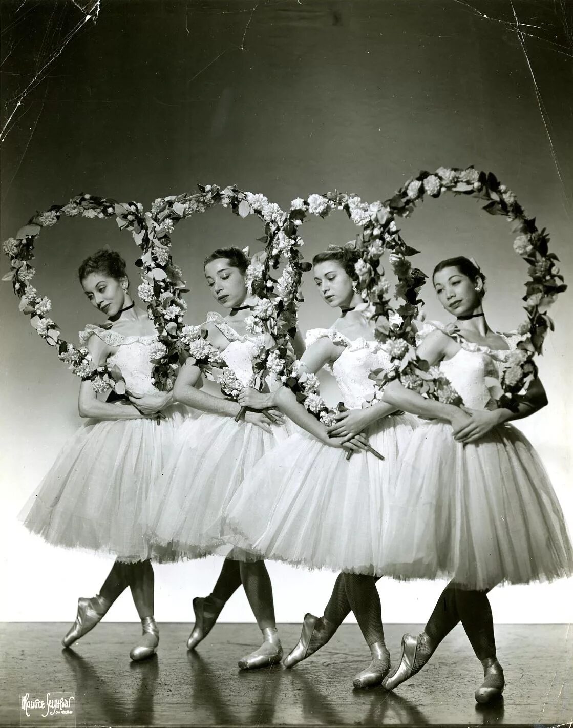 Ballet russes. Ballet russes. Балет аполлон мусагет 1928. Русский балет в париже 1909. Балерина балет дягилева.