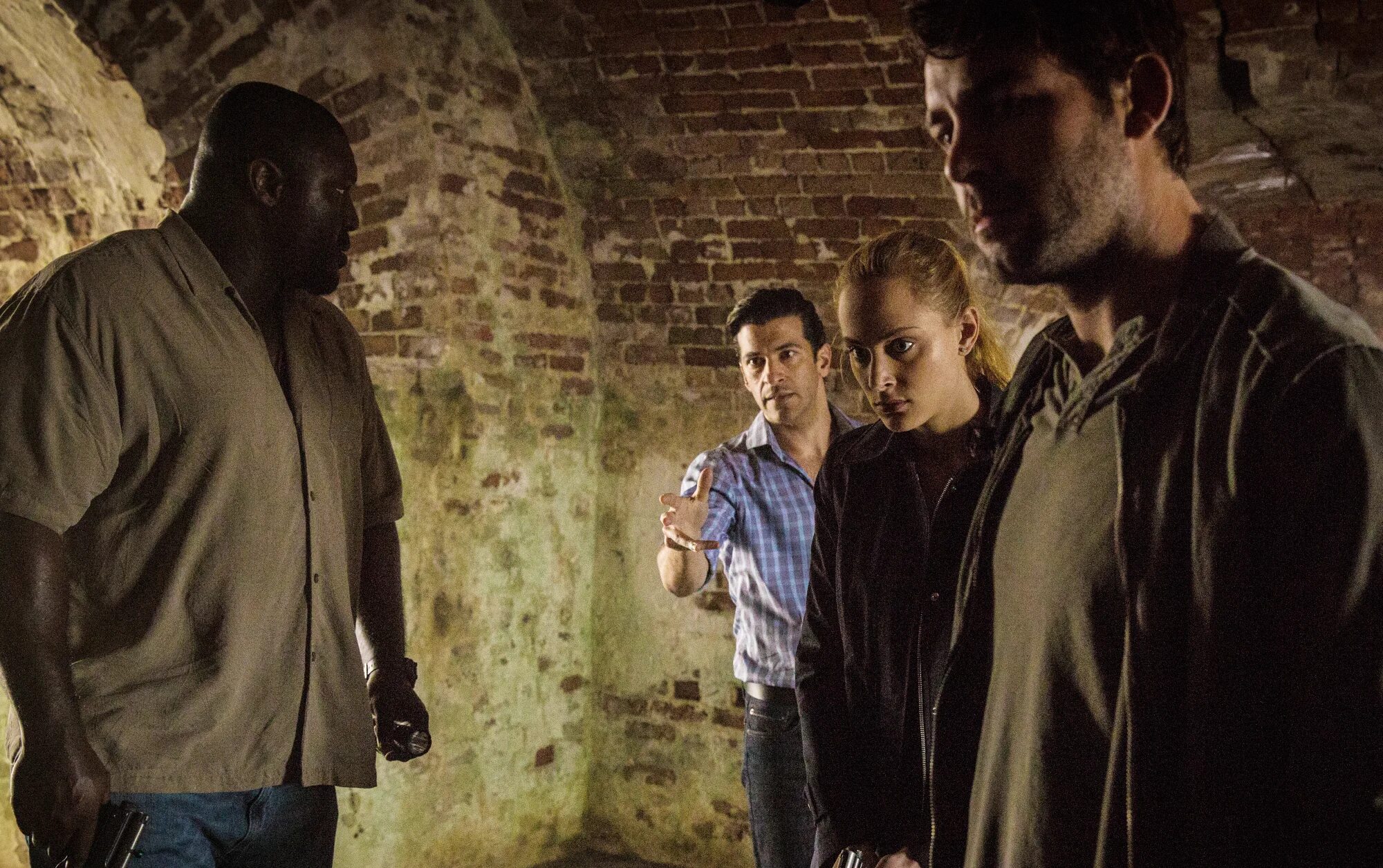 Зверинец 8. Зверинец фильм 2015. сериал зоо апокалипсис 1 сезон. зверинец сериал 3 сезон. зверинец сериал 2 сезон.