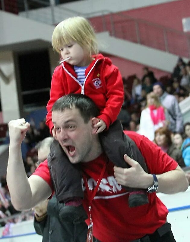 Яркие болельщики. Фанатский канал. Мнение фанатов. Мнение фанатов. Мнение фанатов.