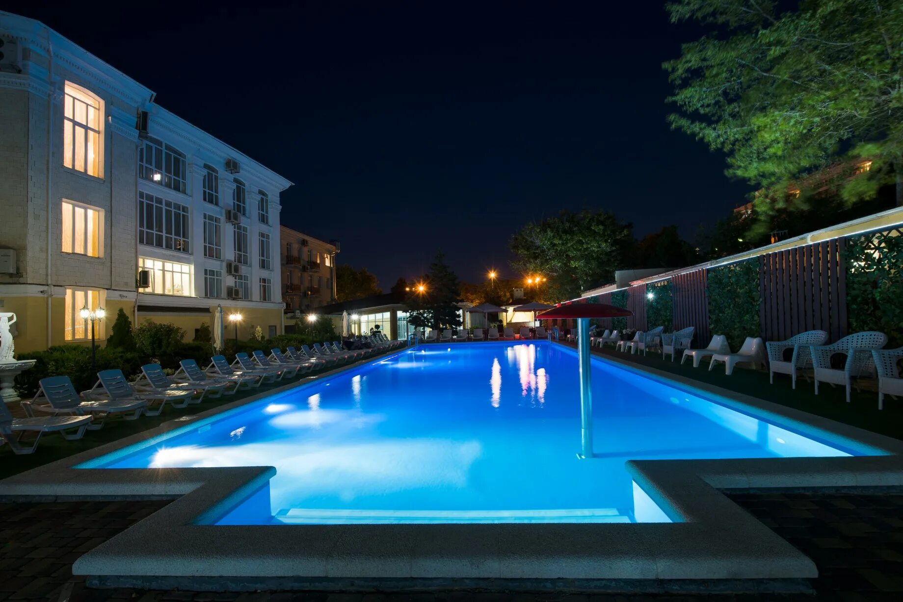 Санаторий анапы с бассейном и лечением. Анапа океан бассейн. Пансионат «урал» 4*. Санаторий малая бухта бассейн. Урал анапа санаторий бассейн.