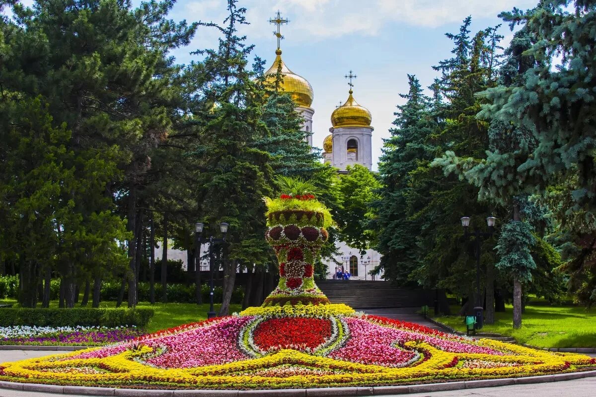 Пятигорск городской сайт. Парк цветник Пятигорск. Пятигорский цветник Пятигорск. Парк цветник в Пятигорске достопримечательности. Цветник Пятигорск 2021.