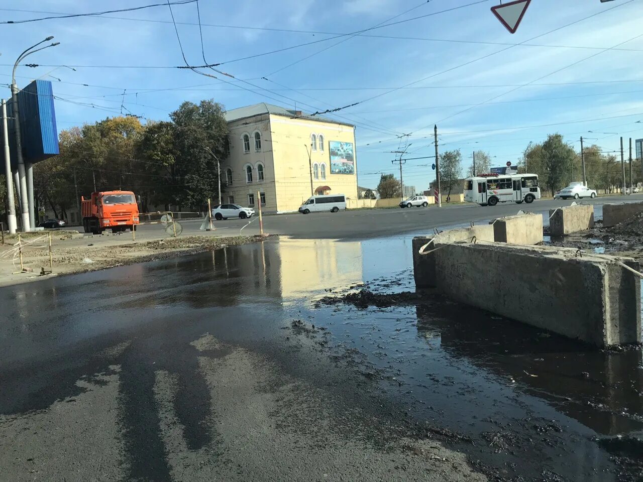 Дзержинский нет воды сегодня. МУП Курскводоканал. Родник Курск. Родники на Дзержинского. Родник в Дзержинском.