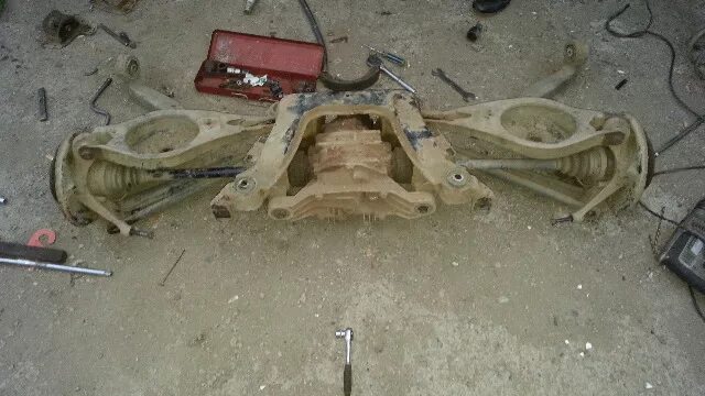 Подвеска бмв е36. BMW e36 Rear Suspension. Задняя подвеска BMW e36. Задняя подвеска БМВ е36 седан. Задняя подвеска BMW 318.