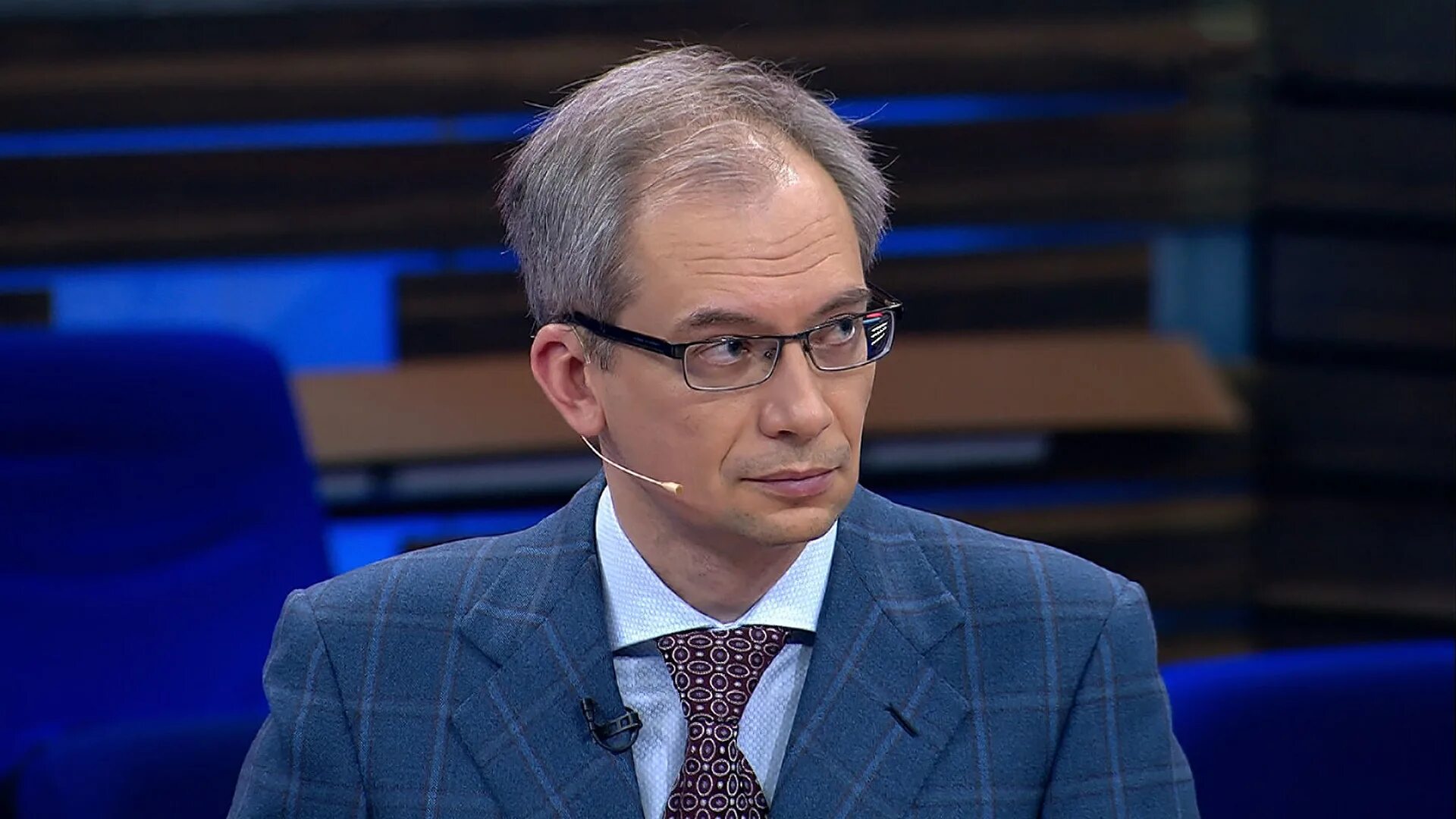Телеканал 2х2 логотип. Тв программа 2х2. 2 телеканал сейчас. 2x2 телеканал. 2+2 (телеканал).