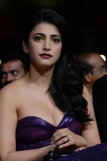 Shruti haasan cleavage