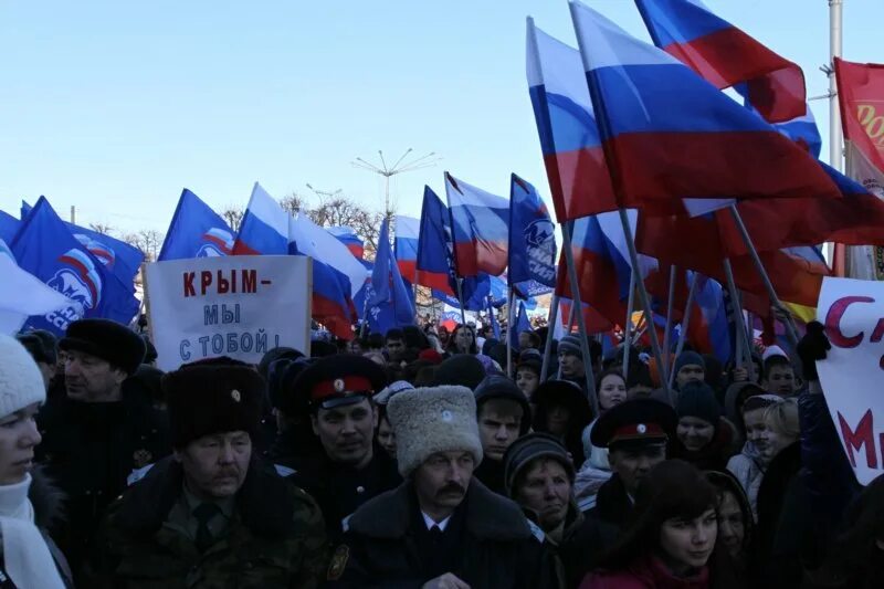 Где 23 февраля 2014 года состоялся митинг. 26.02.2014 Симферополь митинг. Протесты в Крыму 2014. Протесты в Крыму. Акции протеста в Крыму 2014.