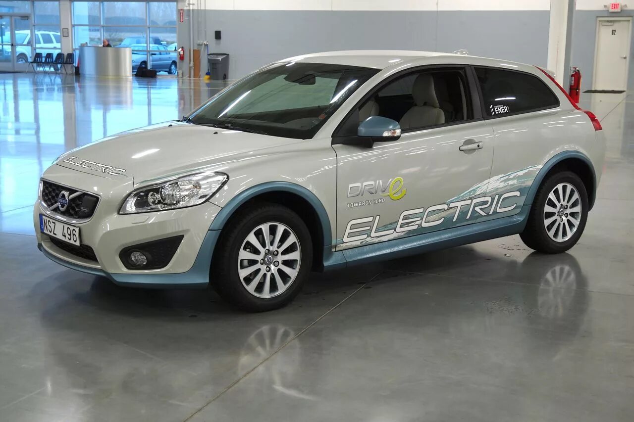 Электро 30. Volvo c30. Электро Вольво с30. C30 Electric. Volvo c30 внедорожник.