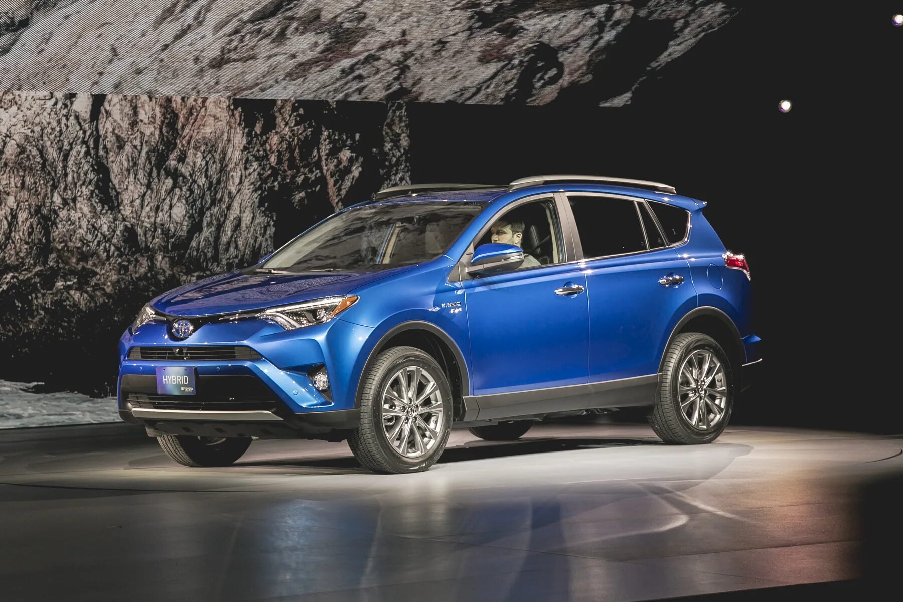 Toyota rav4 Hybrid. Тойота рав 4 гибрид. Toyota rav4 2016. Toyota rav4 Hybrid 2010.