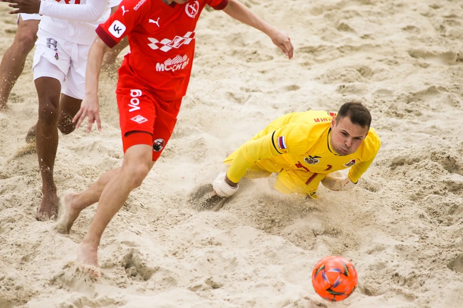 Пляжный футбол чемпионат россии 2023. Капитан сборной россии по пляжному футболу. Футбол на пляже бразилия. Пляжный футбол. Чемпионат по пляжному футболу 2024 расписание.