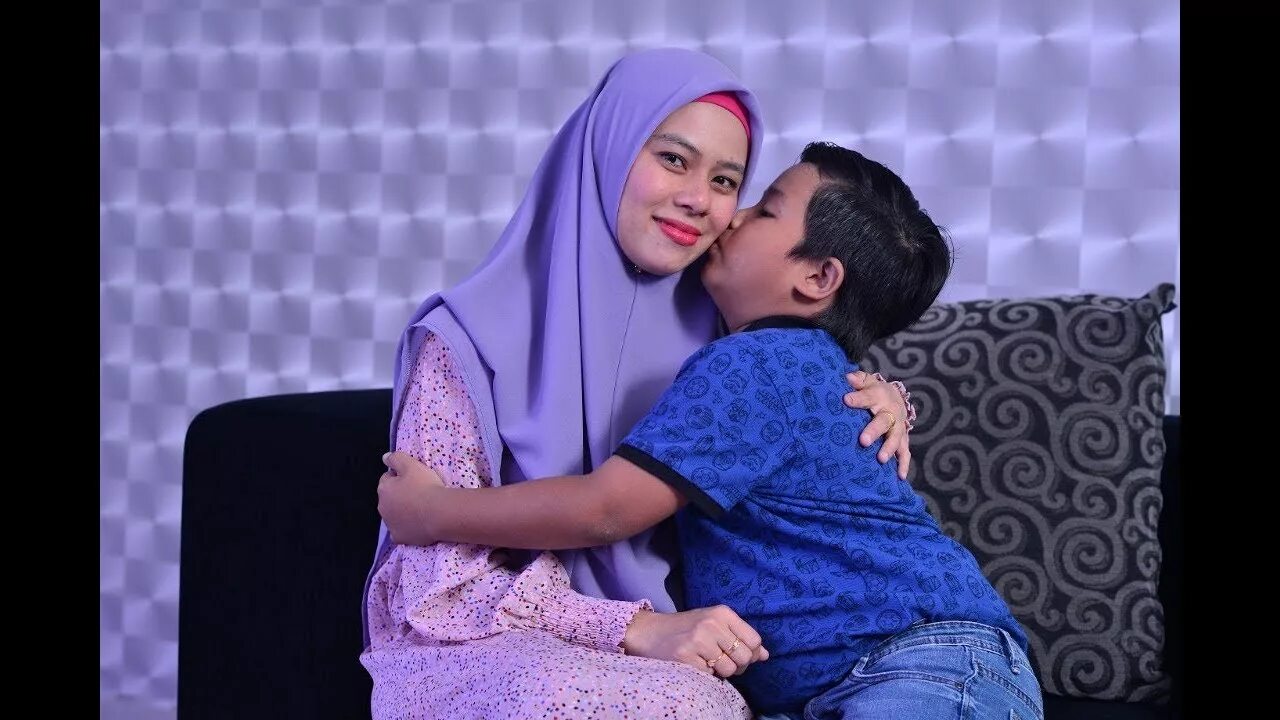 Ibu main dan Anak. Ibu main