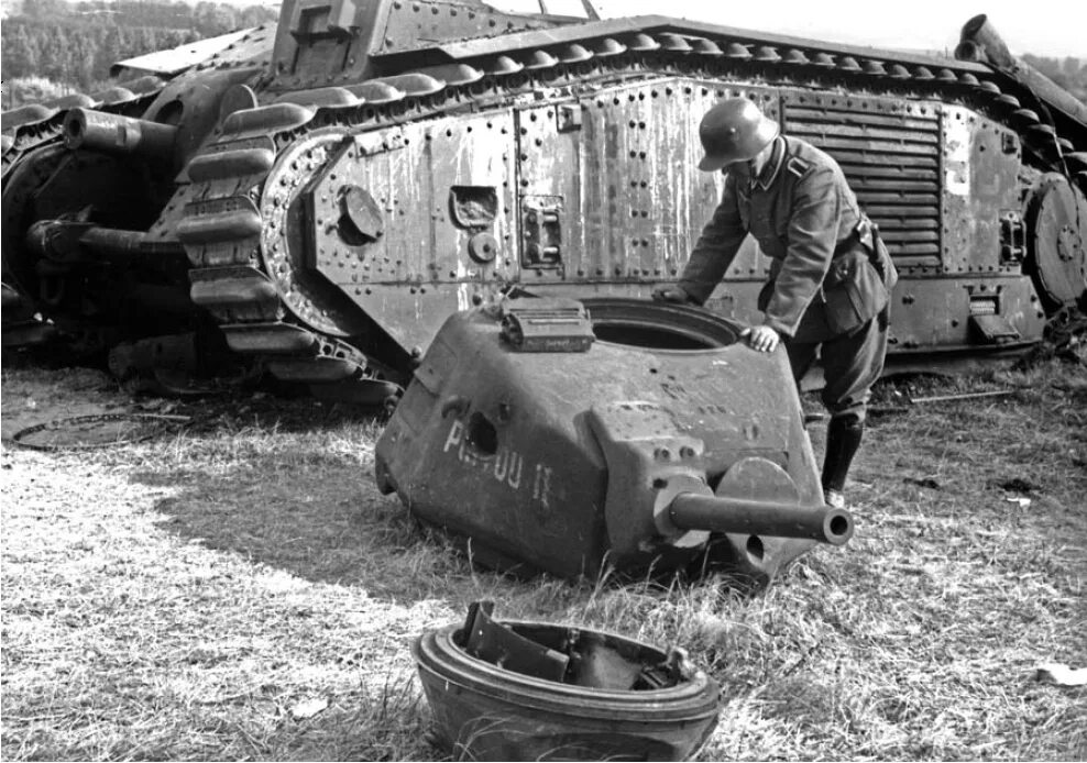 Французский танк в1 второй мировой войны. Тяжелый французский танк Char b1. Танки Франции 1940. Подбитые французские танки 1940.