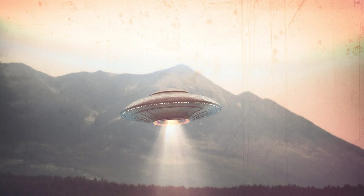 Включи станция нло. Ястрово НЛО. Сигаровидное НЛО. НЛО И пришельцы на земле 2020. НЛО UFO неопознанные летающие объекты.