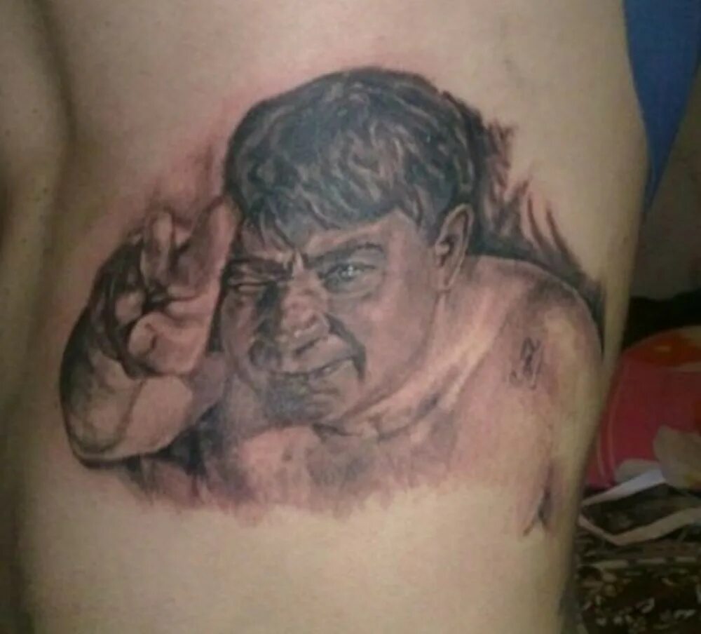 Наколки доцента. Евгений леонов джентльмены удачи. Доцент из джентльменов удачи. Татуировки доцента. Леонов джентльмены удачи.