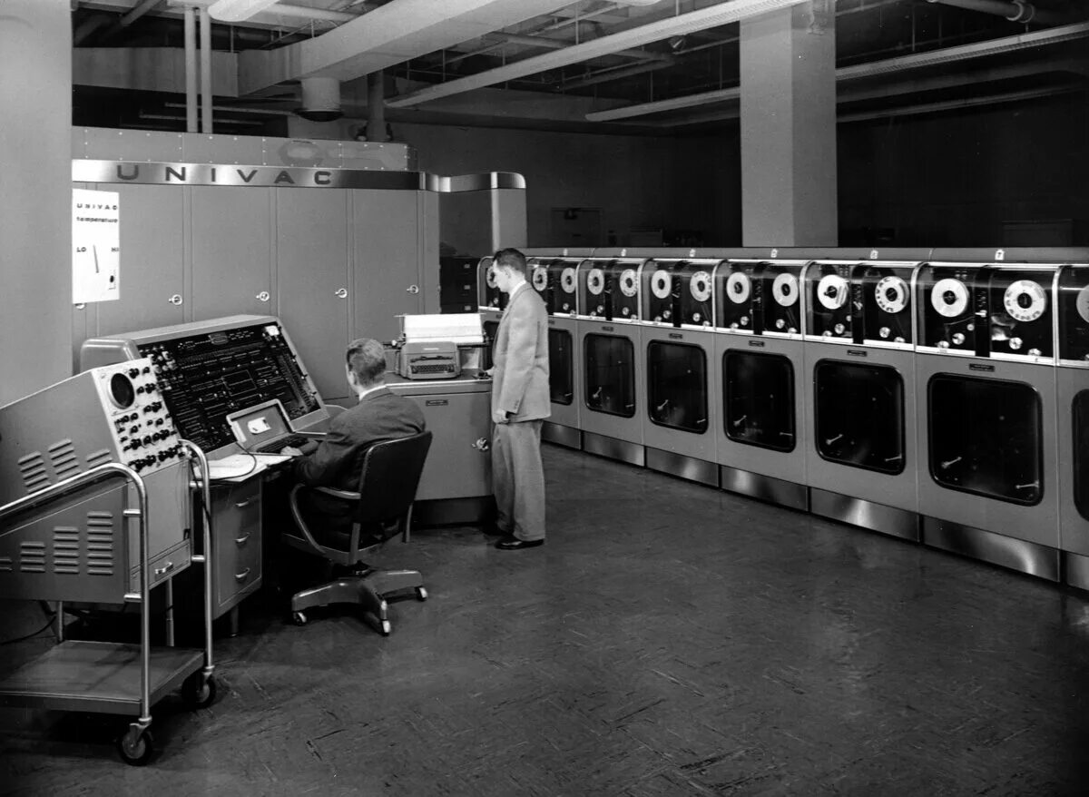 М 40 компьютер. Юнивак 1951. UNIVAC ЭВМ 1951. 1 Поколение ЭВМ UNIVAC. UNIVAC И Binac 1948.
