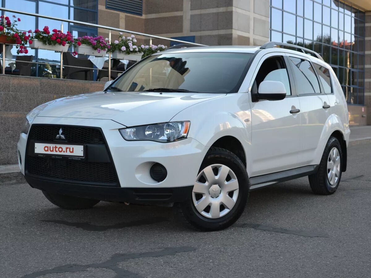 Mitsubishi Outlander 2011. Mitsubishi Outlander XL 2011. Митсубиши Аутлендер 2011. Mitsubishi Outlander 2011 белый. Купить митсубиси аутлендер 2011