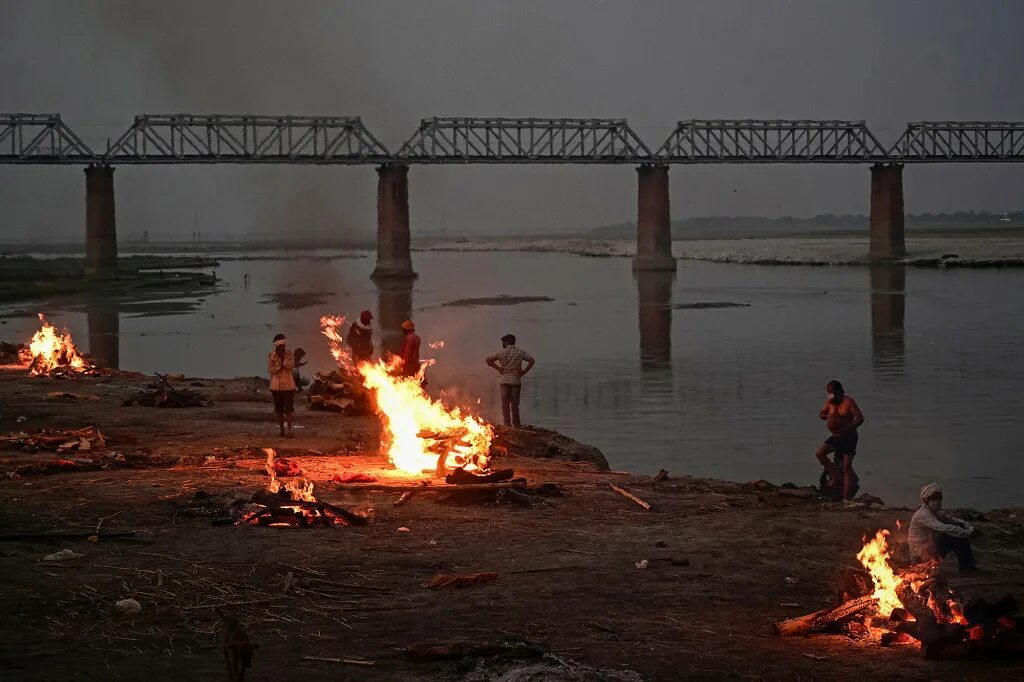 Ежедневно гибнет. Священная река в Индии Ганга.