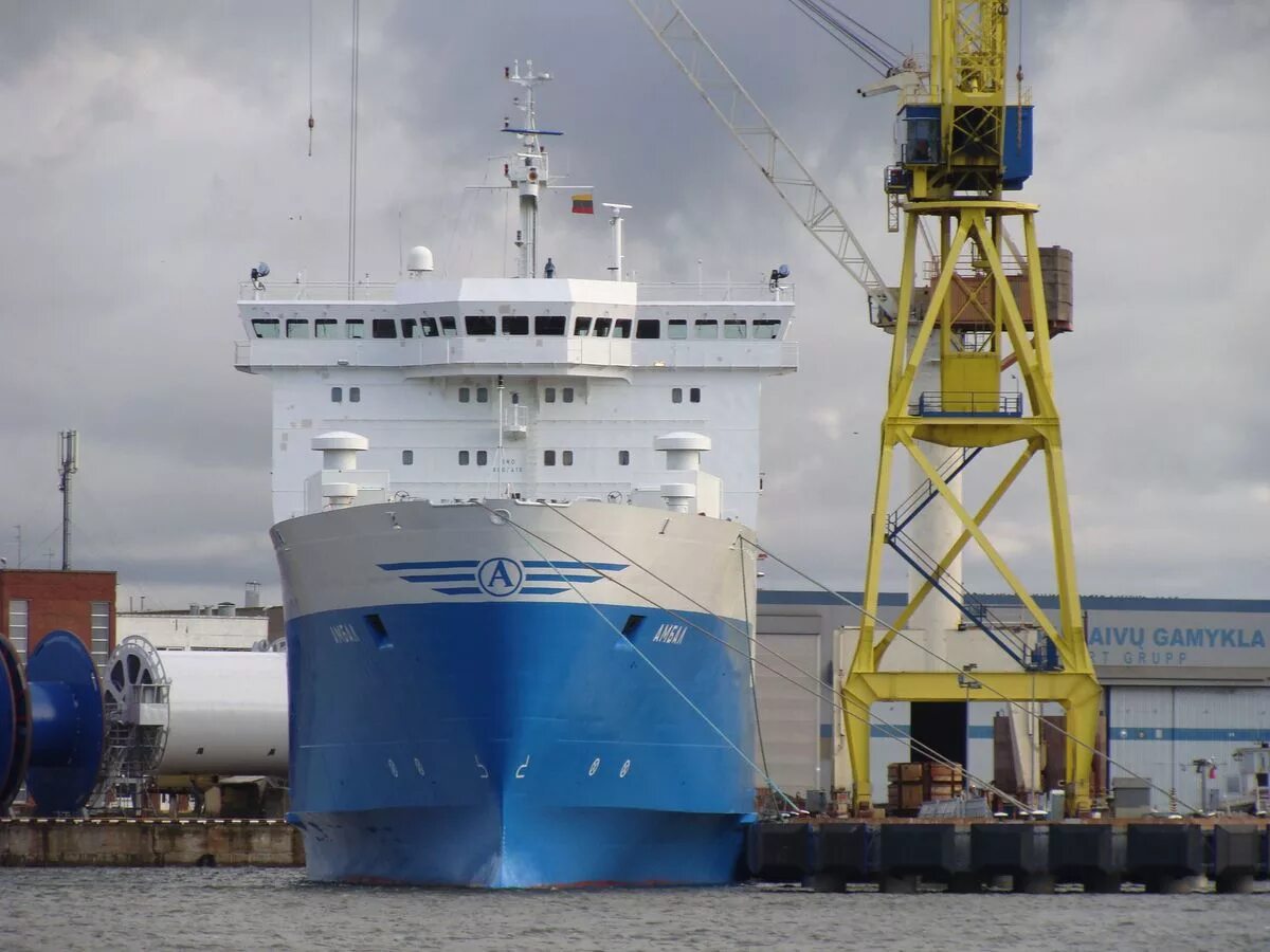 Амбал судно калининград. Где находится паром амбал. Теплоход амбал. Паром амбал калининград. Амбал судно калининград.