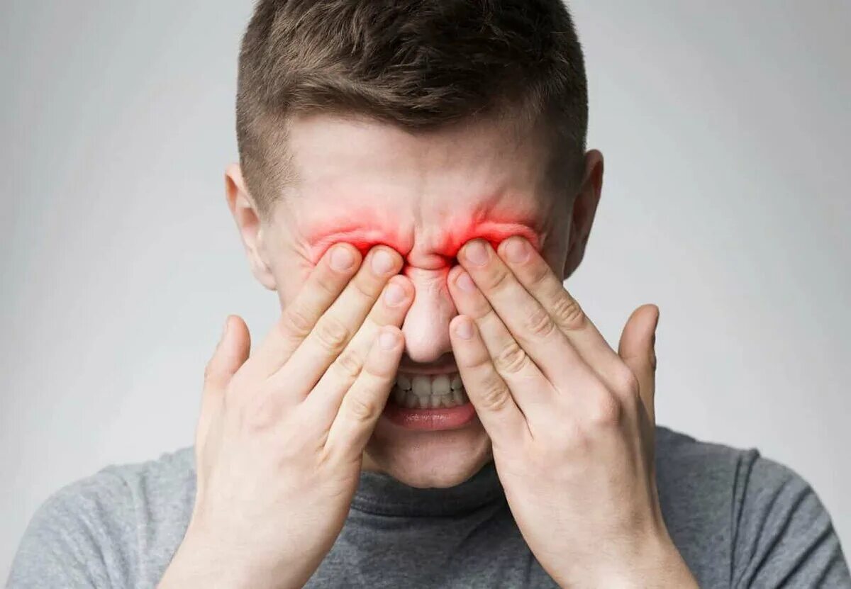 Двоится в глазах причины. Сухость дискомфорт. Сухость дискомфорт. Женская рука фото. Сухость и першение в носоглотке.